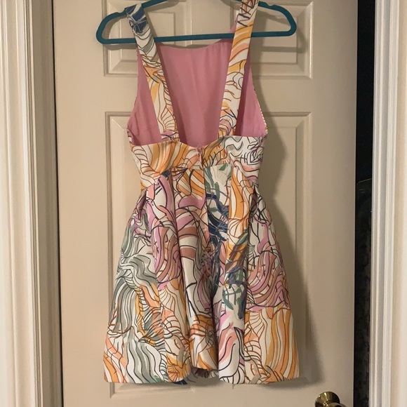 Gorgeous voluminous romper sz 6 - Picture 4 of 4